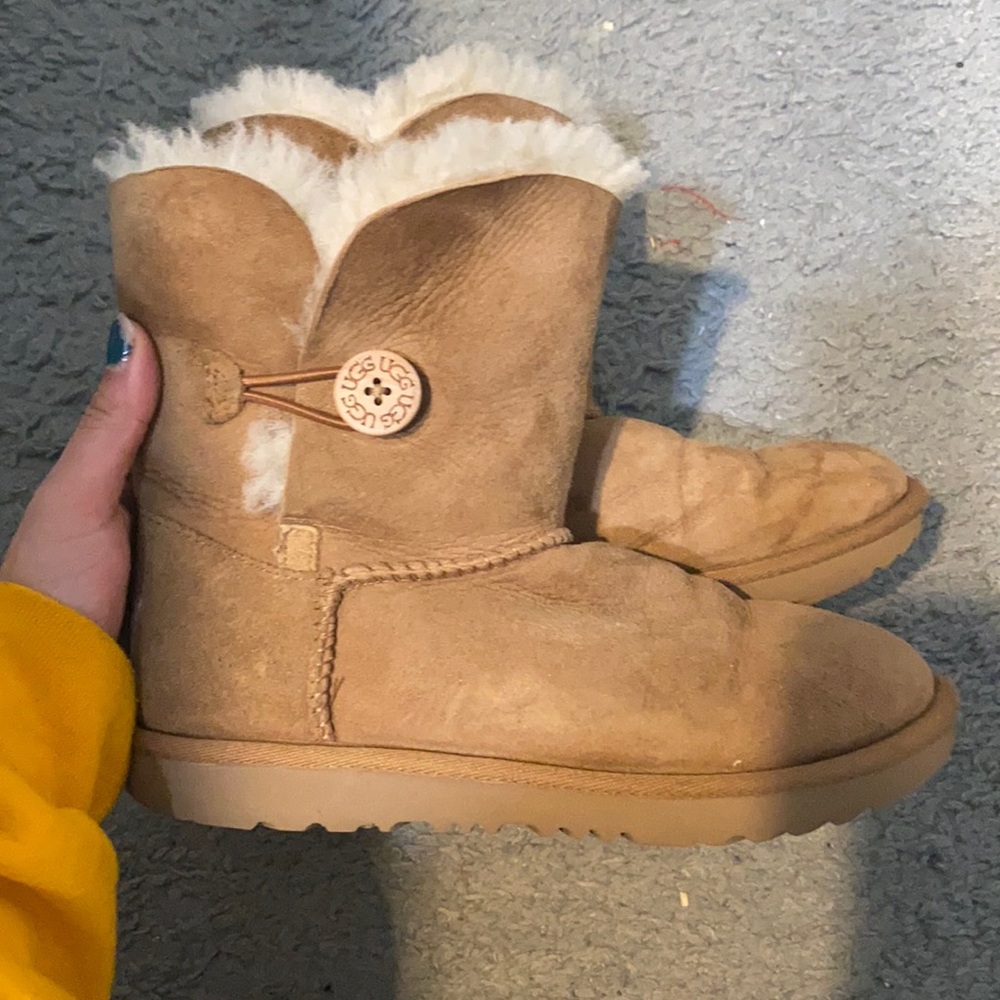 Kids size 2 Ugg Boots Tan LIKE NEW